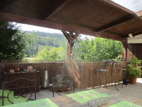 Schöner Blick auf die große Wiese direkt am Bachlauf der Orke