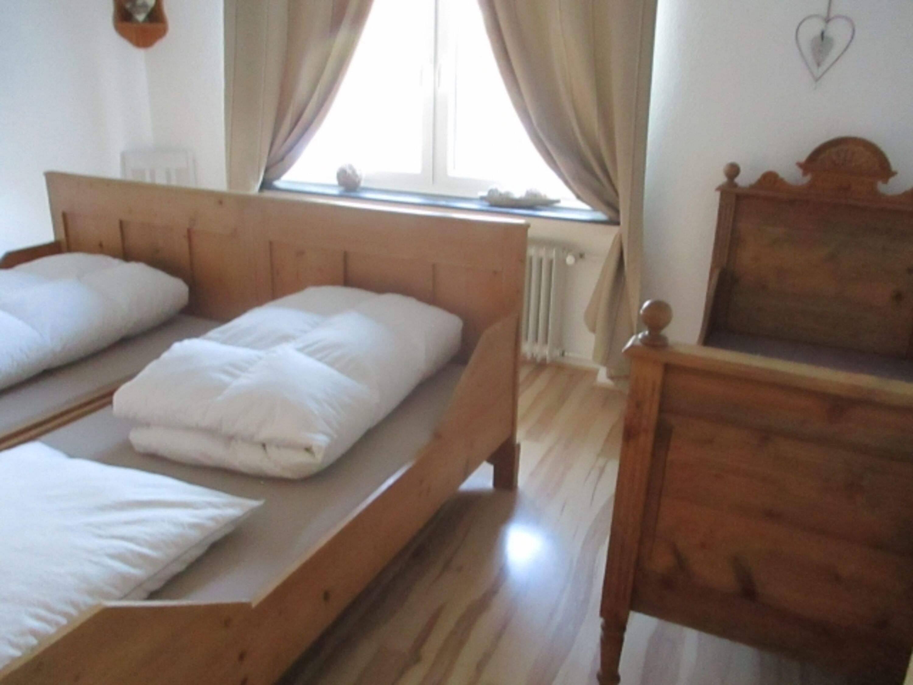 Schönes weiteres Gründerzeitbett für Kinder