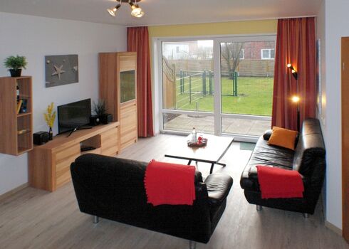 Wohnzimmer mit Terrasse (eingezäunt)