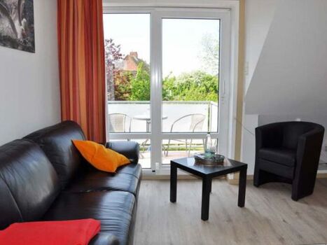 Wohnzimmer mit Balkon