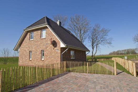 Ferienhaus Halligwarft komplett umzäunt