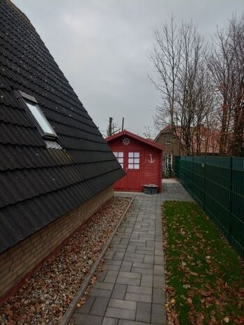 neuer Abstellraum für Fahrräder mit Strom zum Akku laden