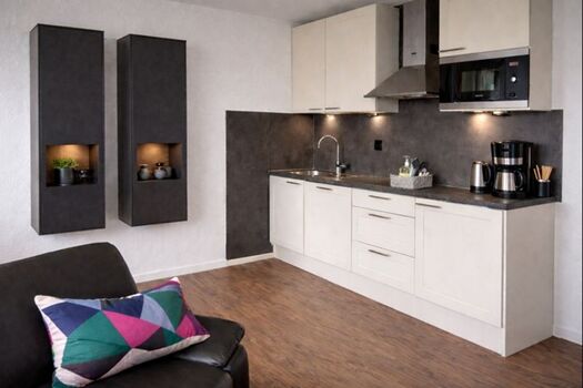 Küchenzeile mit Spülmaschine 