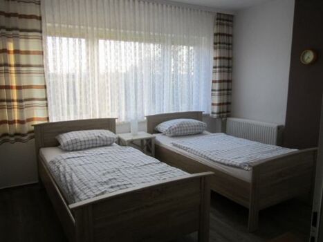 1. Zweibett-Zimmer im 1. Stock