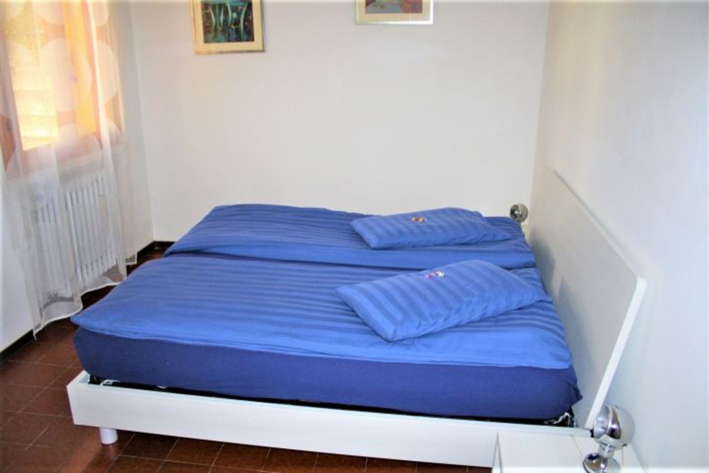 Schlafzimmer mit Doppelbett