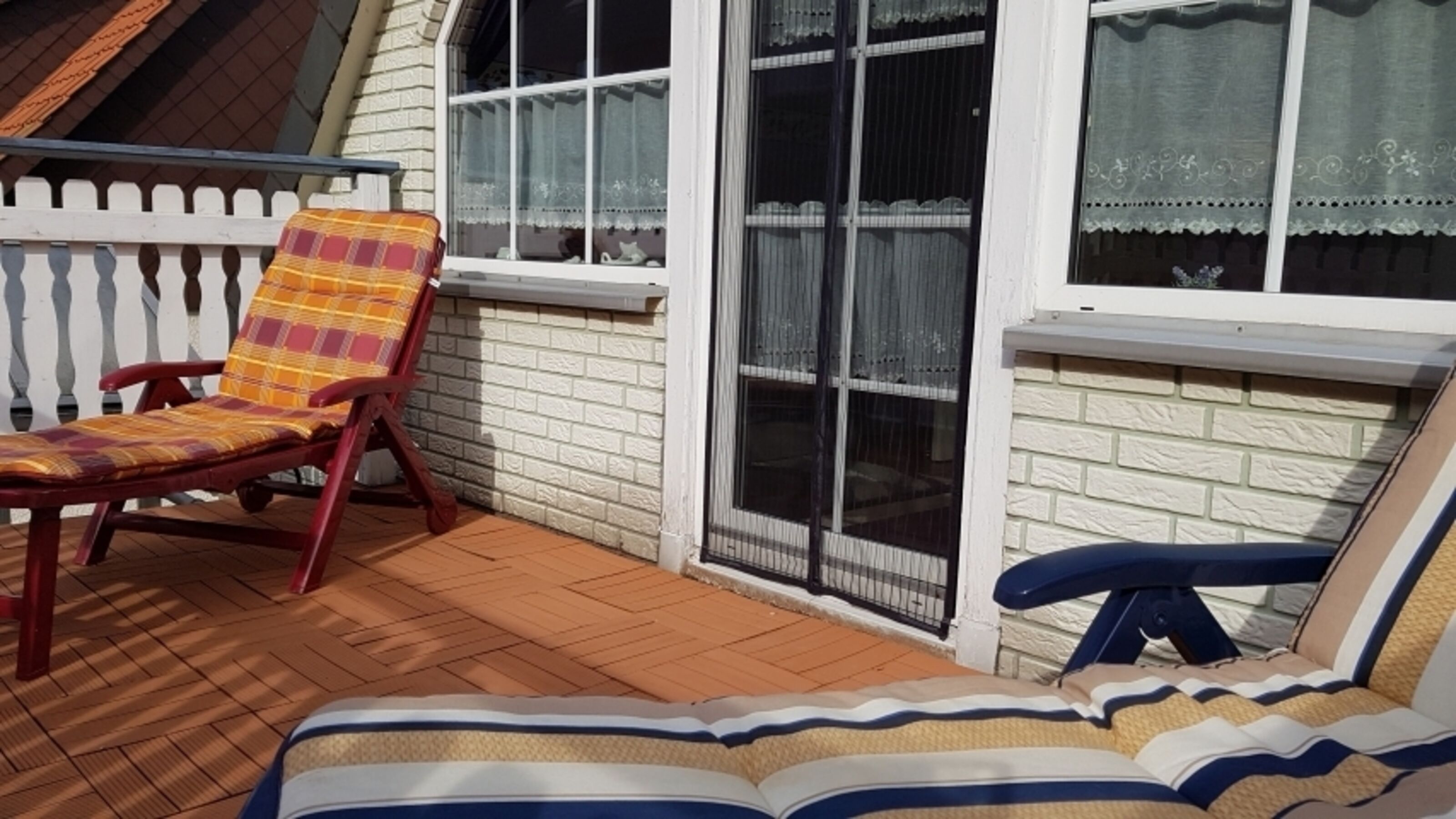 Balkon mit Sonnenliegen
