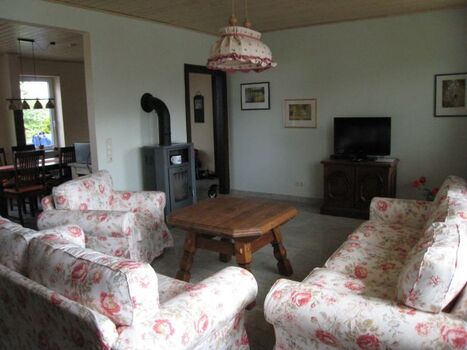 gemütliches Wohnzimmer mit Kamin