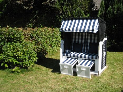 Garten mit Strandkorb
