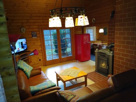 Großer Gefrierschrank mit Eisfach