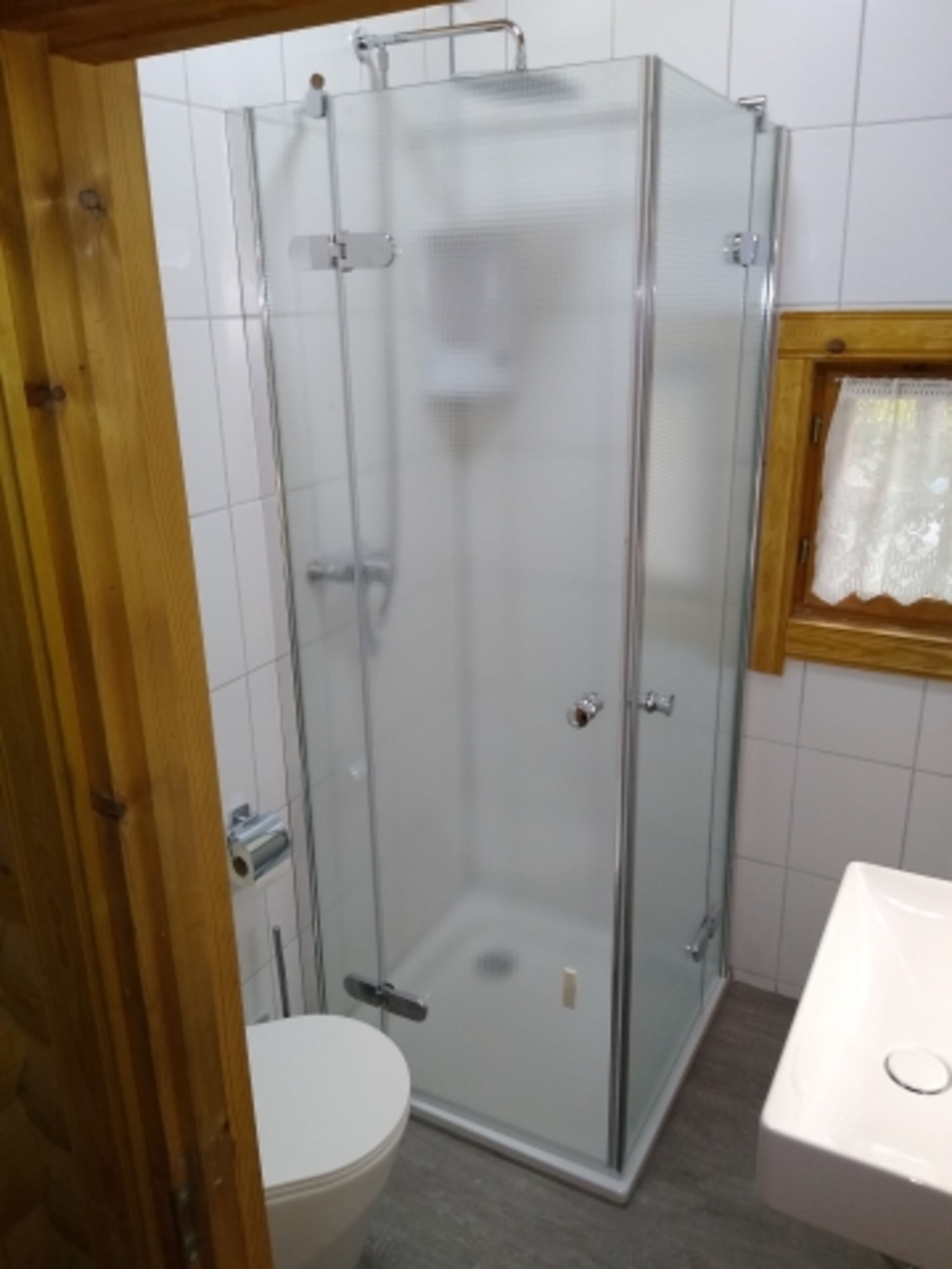 Modernes Duschbad