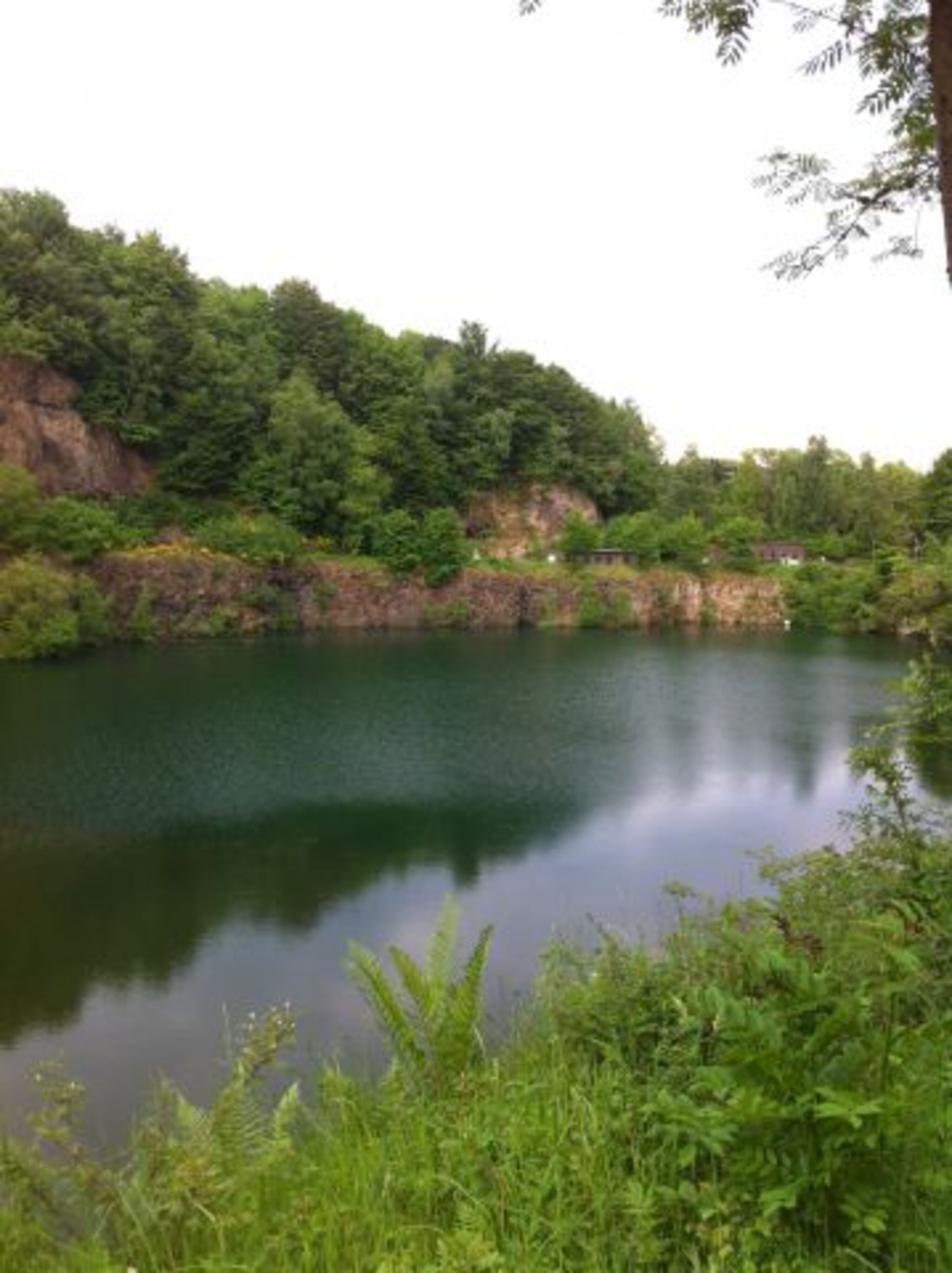 Basaltpark mit See
