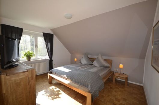 Schlafzimmer (2)