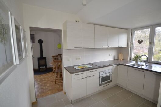 Gut ausgestattete Küche