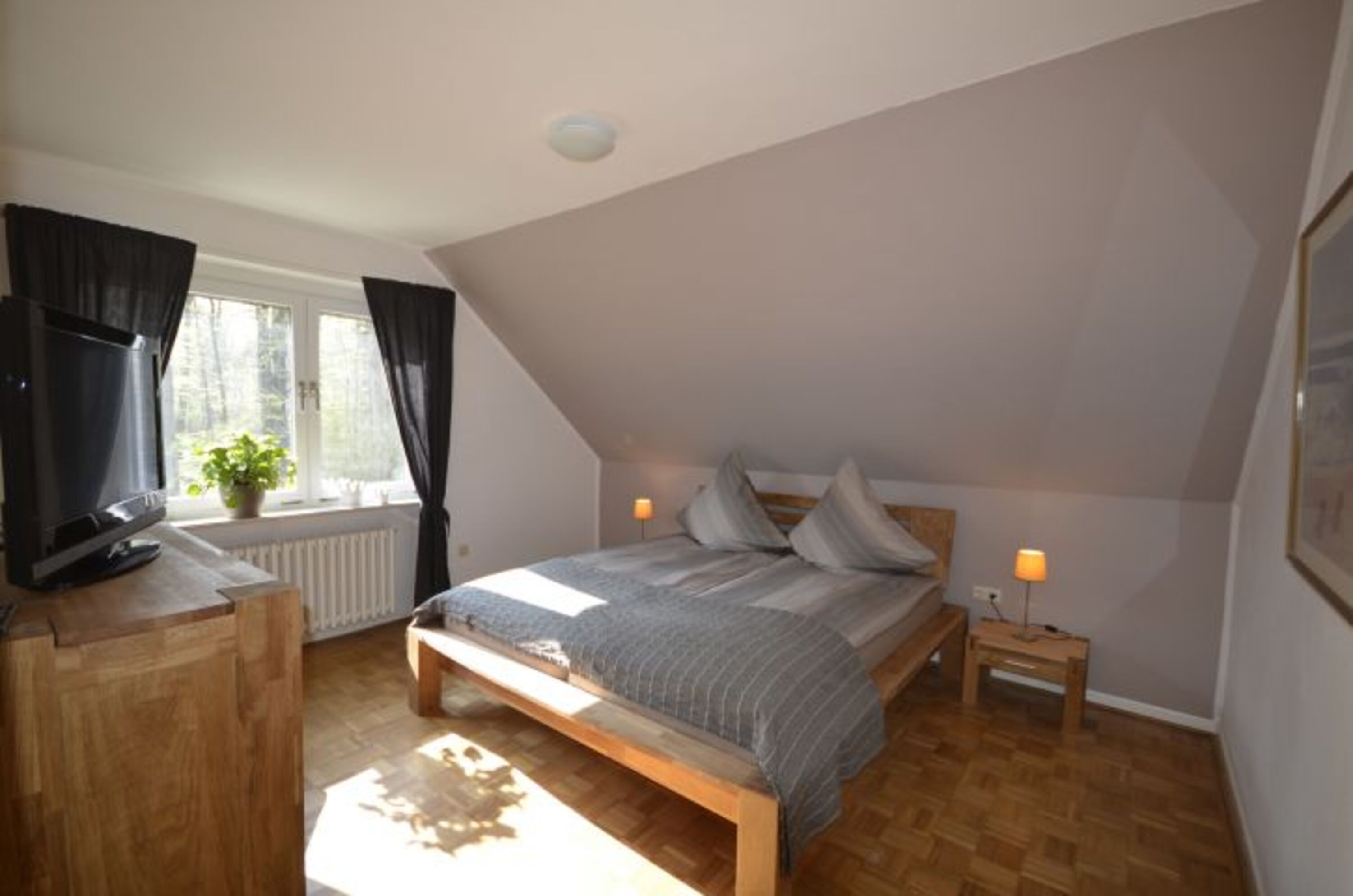 Schlafzimmer (2)