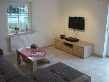 Wohn-/ Esszimmer mit TV