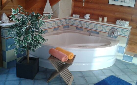 Badewanne mit Whirlpool