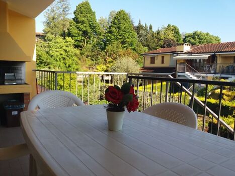 Esstisch auf der Hauptterrasse