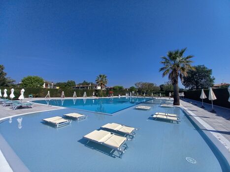 Pool in der Ferienanlage