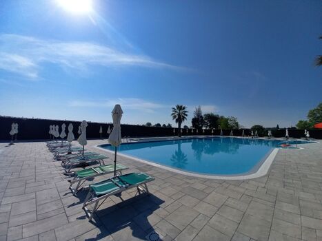 Pool in der Ferienanlage