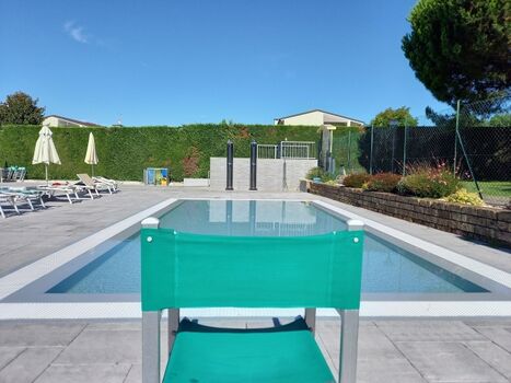 Pool in der Ferienanlage: das flache Schwimmbad für Kinder