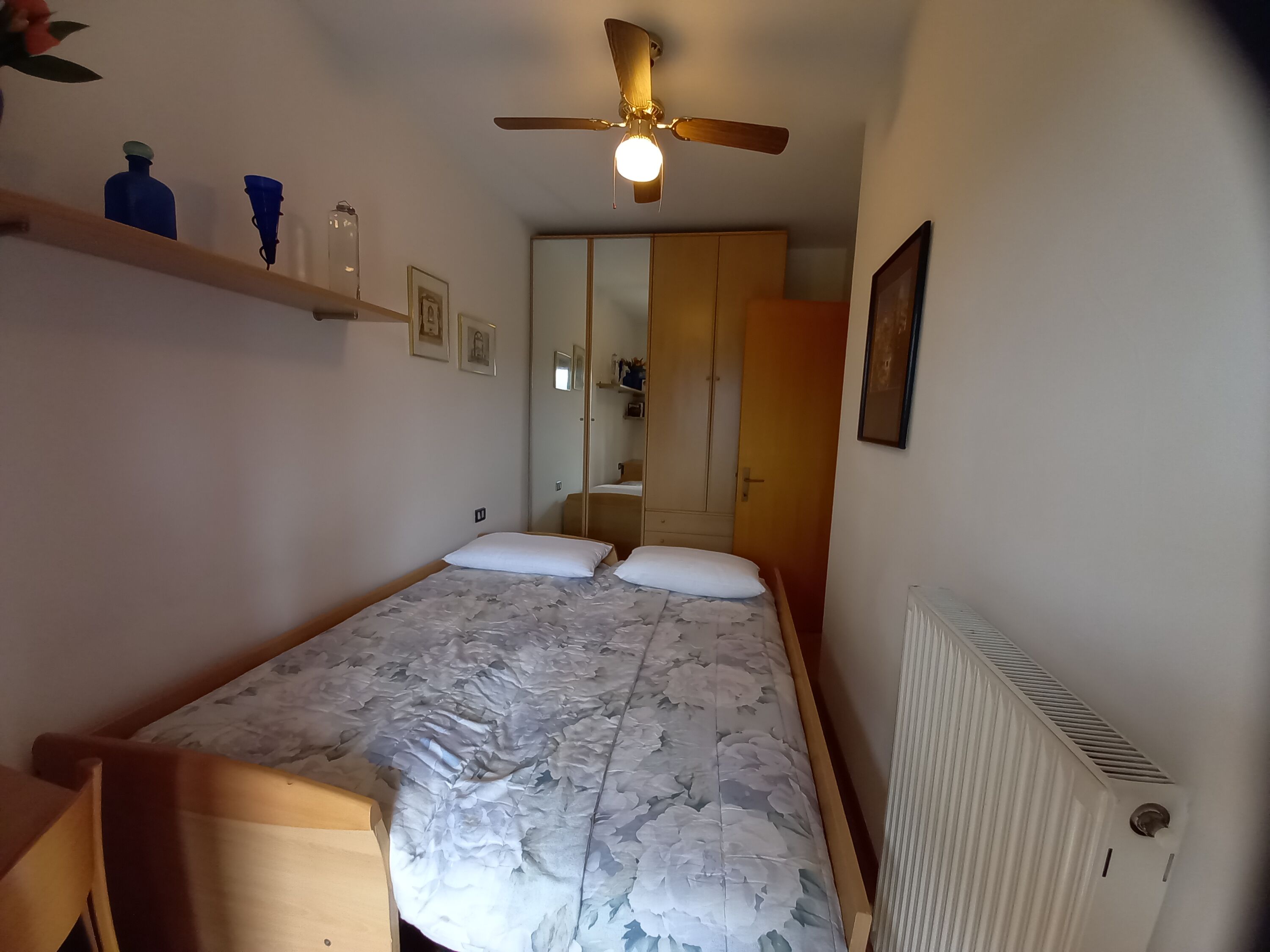 Zweites Schlafzimmer mit Schlafsofa für 2 Erwachsene geeignet