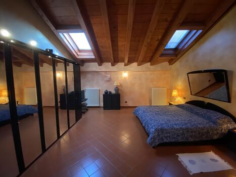 das 2.e Schlafzimmer im Obergeschoss