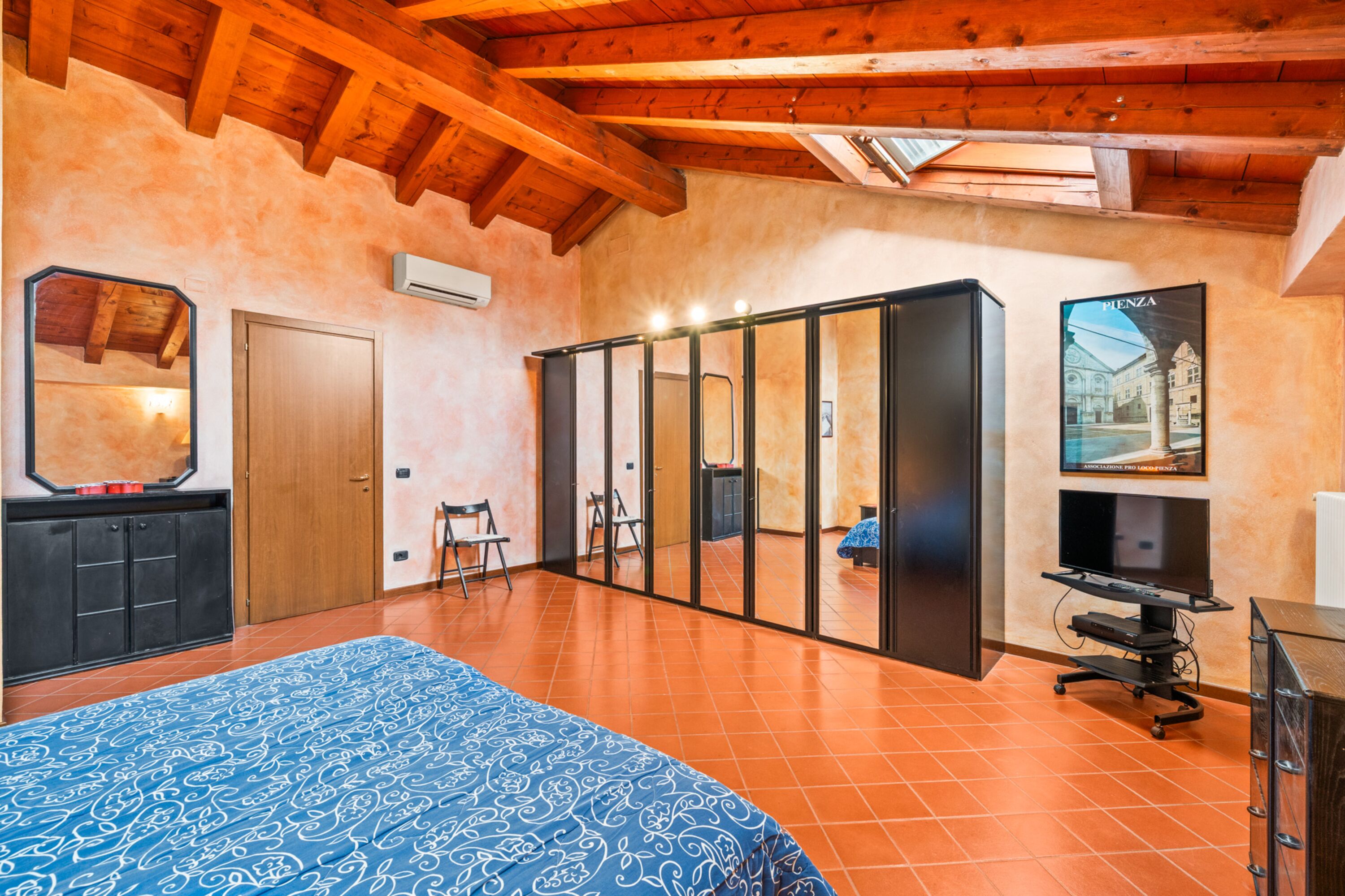 das 2.e Schlafzimmer im Obergeschoss