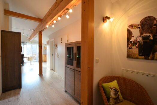 Und nochmal der Flur, rechts ist der Eingang und ein Speis/Abstellraum