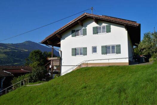 Blick von Nordost mit eigenem Eingang zur Ferienwohnung