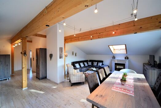 Flur - rechts die Schlafzimmer, geradeaus ist das Bad