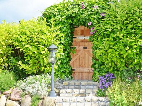 Garteneingang mit Klönschnacktür, Garten zur alleinigen Nutzung, uneinsehbar, kein fremder Hund hinter dem Zaun