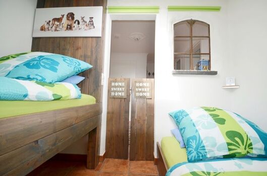 Kleiner Schlafraum mit 2 Einzelbetten: 90x200cm und 90x190cm