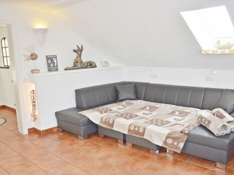 Sofa mit 2 Zustellhockern, Hunde dürfen auf`s Sofa