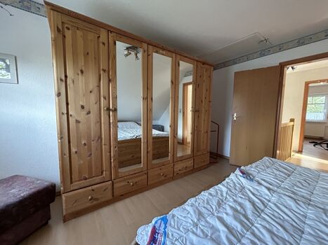 2.Schlafzimmer oben rechts