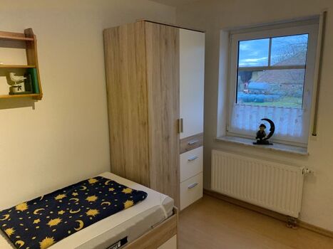 1. Schlafzimmer oben links