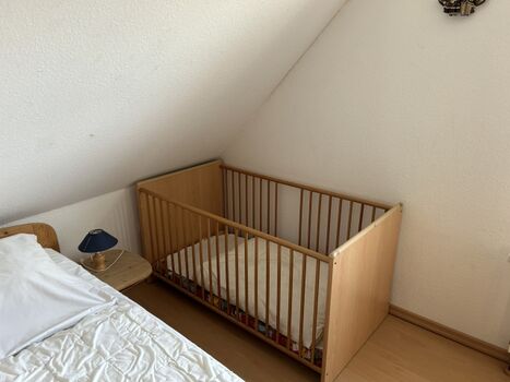 2.Schlafzimmer oben rechts