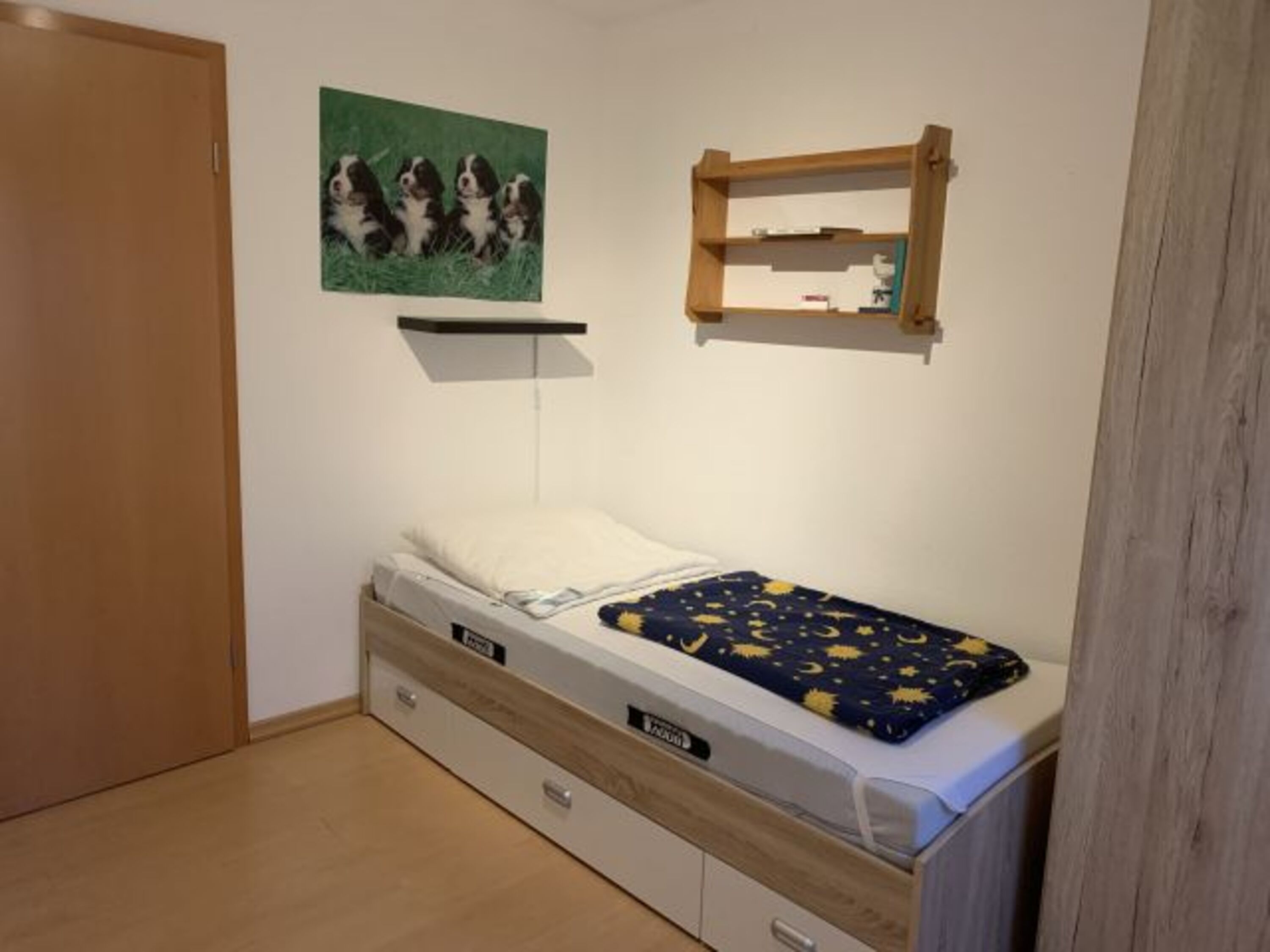 1. Schlafzimmer oben links