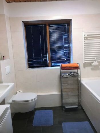 Bad mit Fussbodenheizung, Waschmaschine, Fön