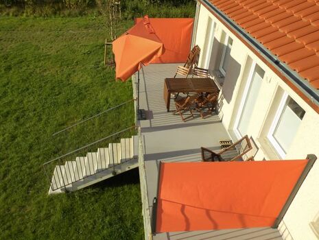 Große Terrasse vor der Ferienwohnubng
