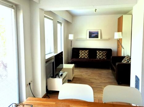 Wohnzimmer mit Ausgang zur Terrasse