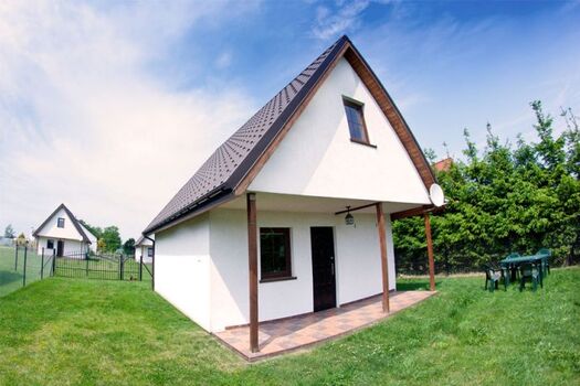 Wir laden Sie herzlich auf den Urlaub in Podamirowo ein. Drei Häuser haben zusätzliche Umzäunung, damit Ihre Haustiere sich wohlfühlen.