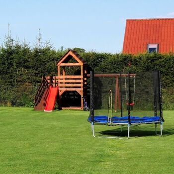 Wir haben auch einen kleinen Spielplatz für unsere kleine  Gäste.