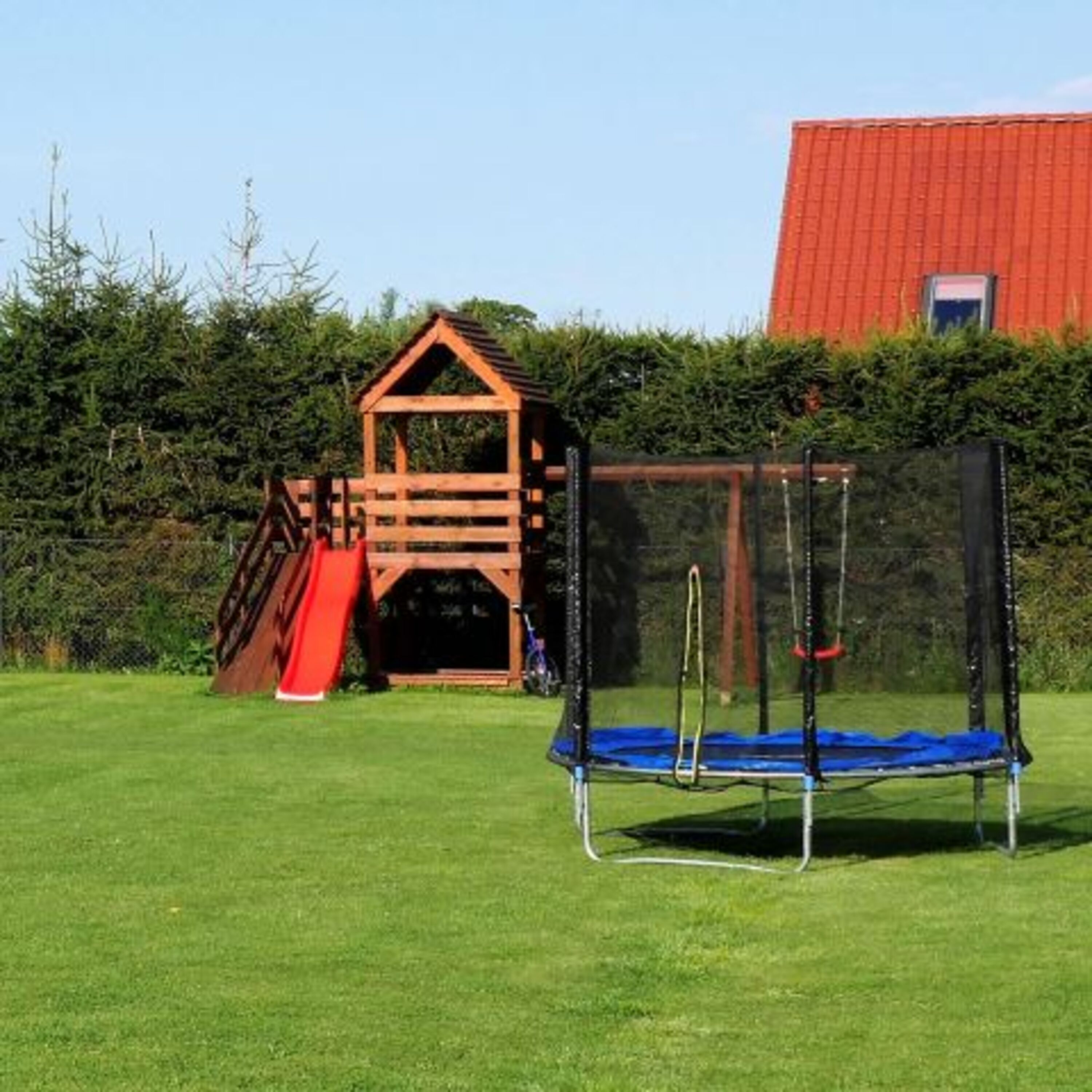 Wir haben auch einen kleinen Spielplatz für unsere kleine Gäste.