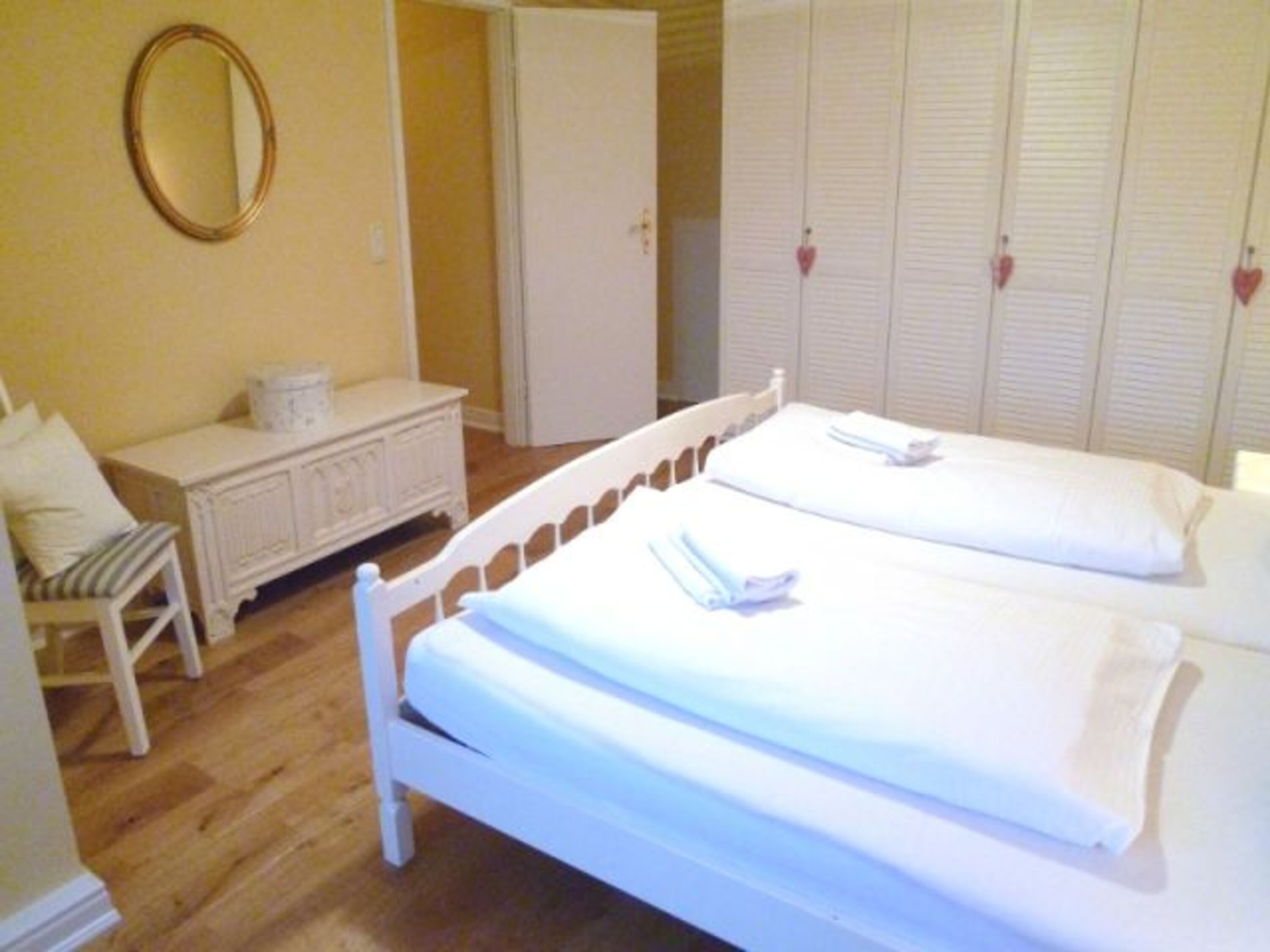 Schlafzimmer mit Doppelbett