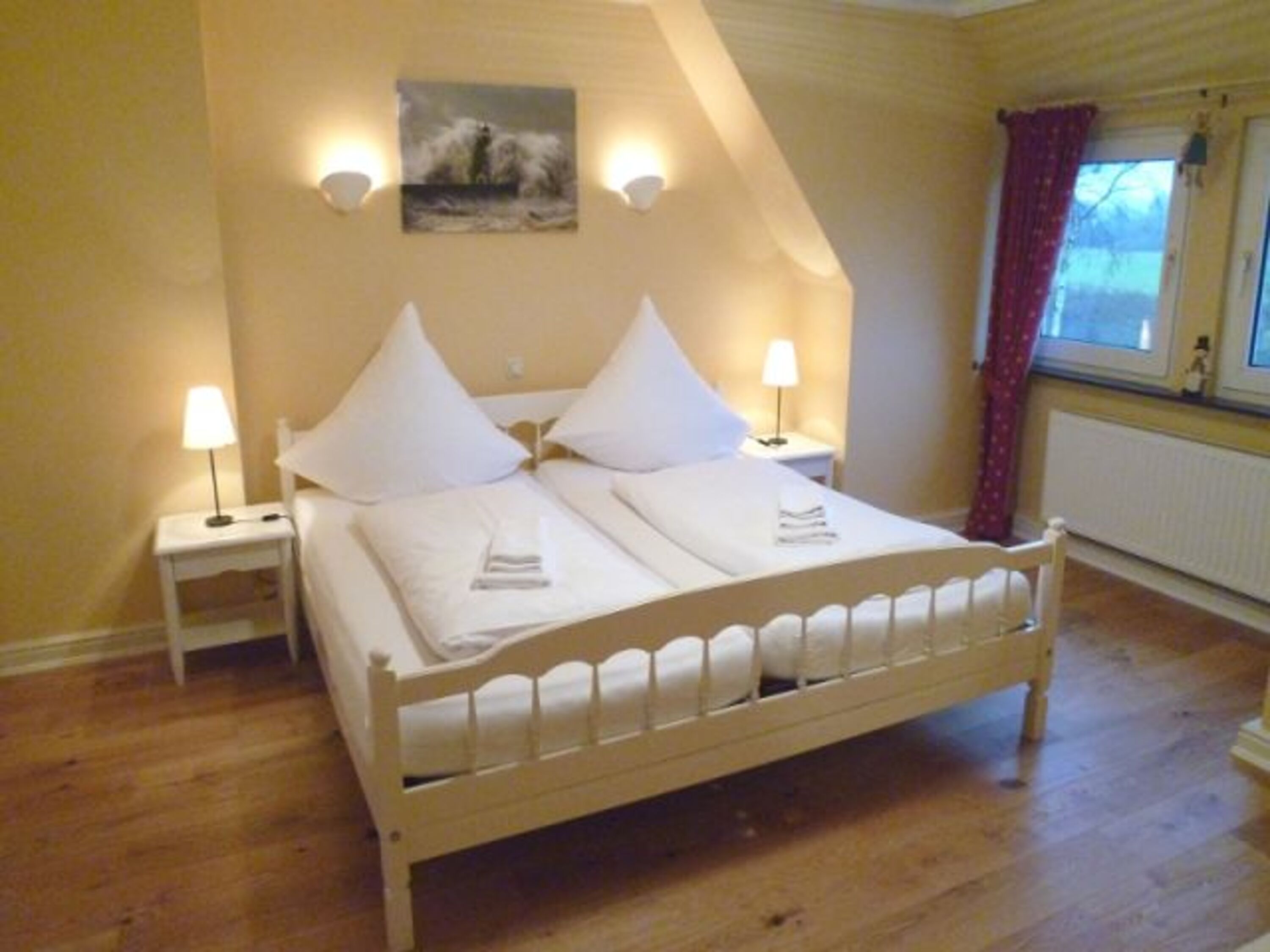 Schlafzimmer mit Doppelbett