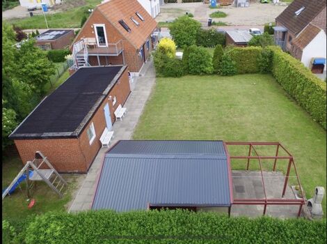 Grosses Grundstück komplett eingezäunt