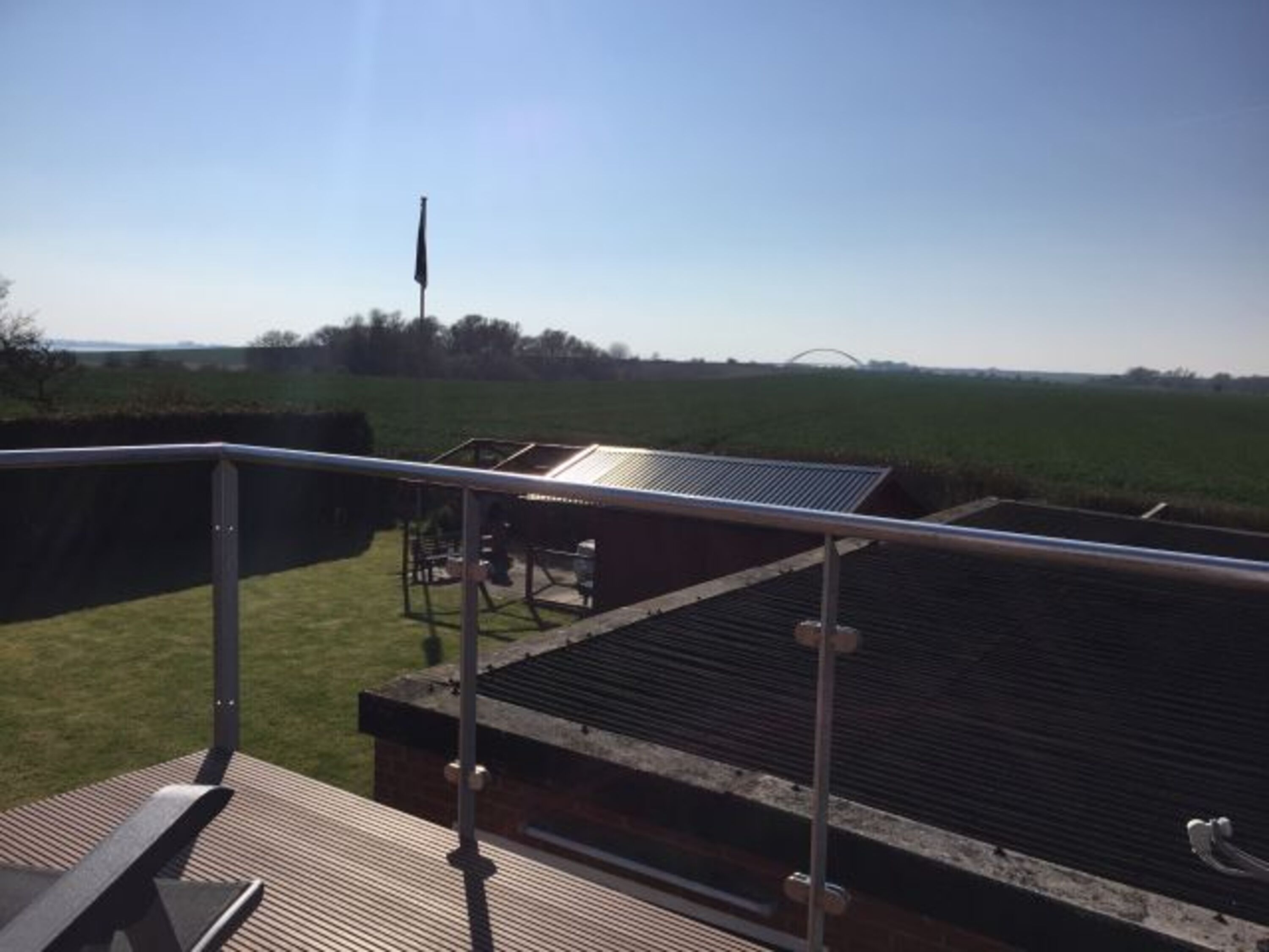Sonniger Balkon mit Traumblick
