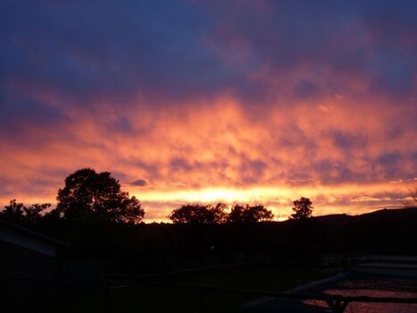Ausblick vom Garten und Pool - Sonnenuntergang