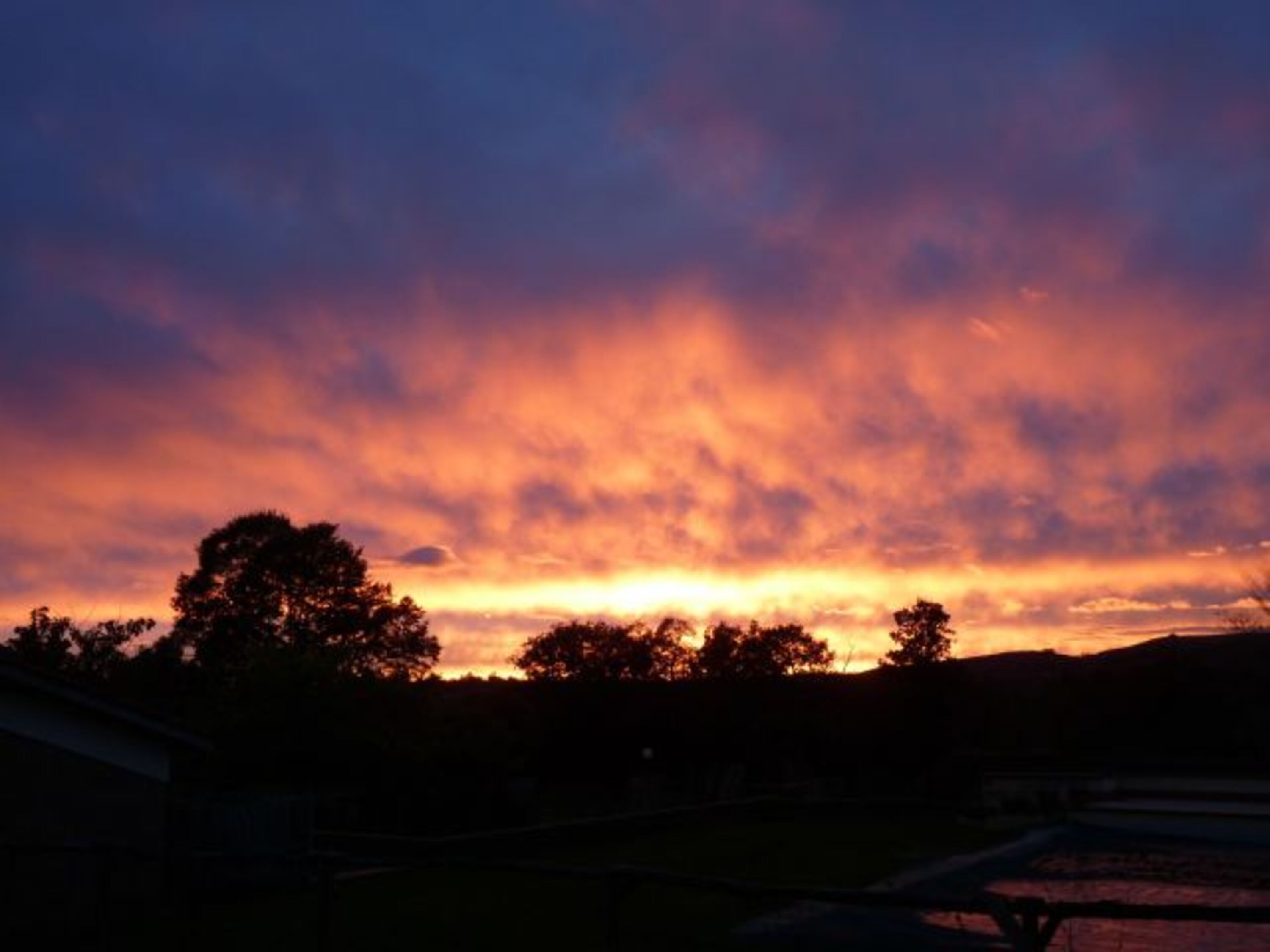 Ausblick vom Garten und Pool - Sonnenuntergang