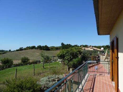 von beiden Schlafzimmern können sie auf den Balkon gelangen